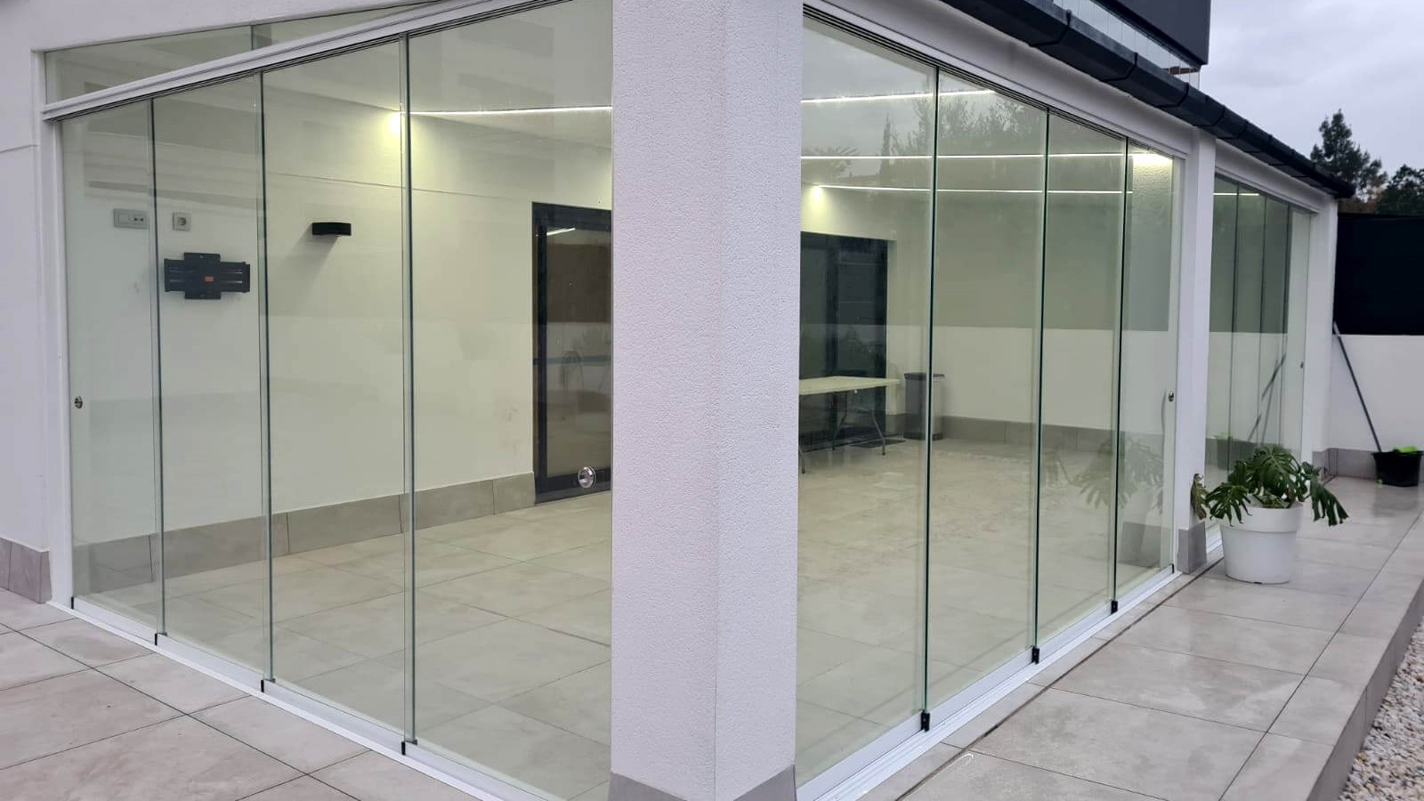 Ventajas de las Cortinas Correderas de Cristal - Cristal Confort 2026