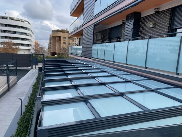 Instalación techos móviles de cristal en Madrid