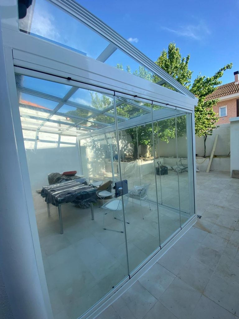 Hacer habitación con cortinas de cristal