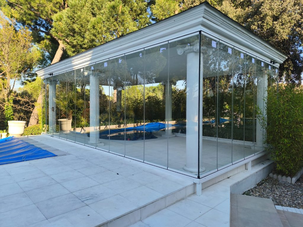 cómo elegir perfiles para cortinas de cristal
