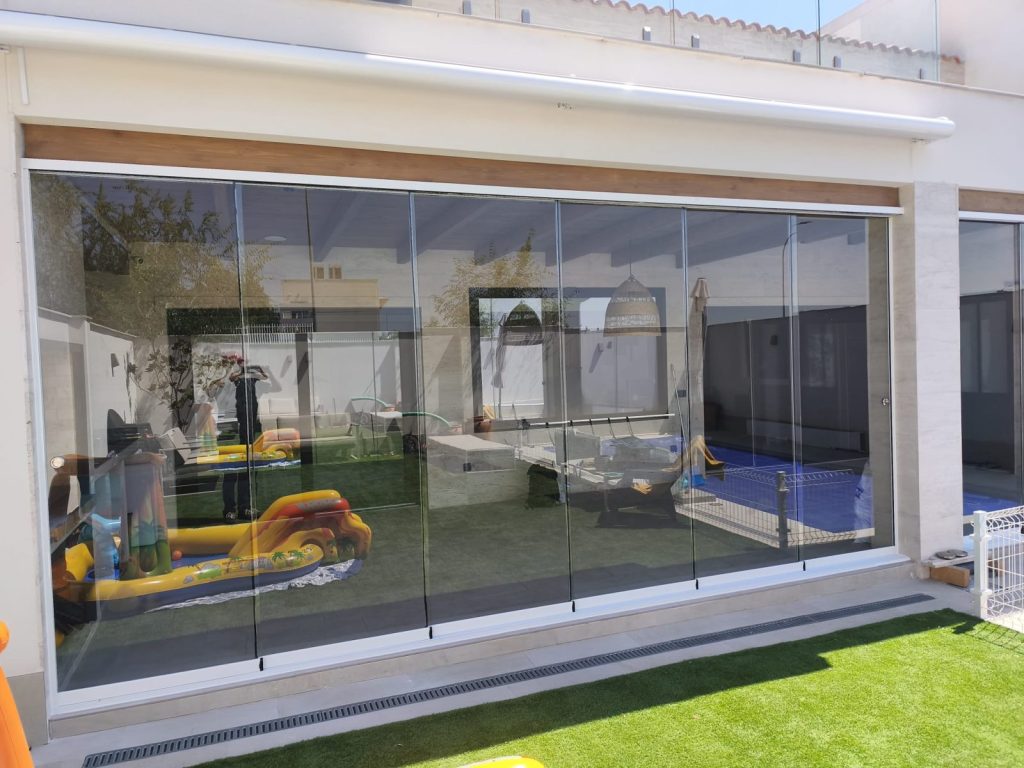 Cerramiento de porche con cortinas de cristal en el Señorío de Illescas 4