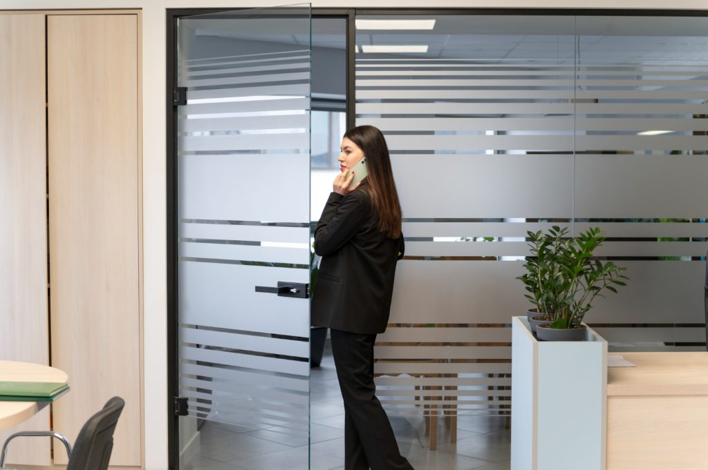 Separación de oficinas en vidrio en Madrid